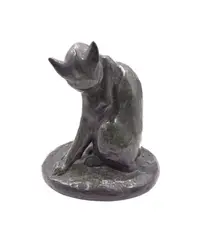 Chat à sa toilette by Jacques Nam, Epreuve en bronze à patine brune, sold Mar 2023