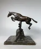 Le saut d'obstacle by Richard Fath, Epreuve en bronze à patine brun nuancé, sold Jul 2020