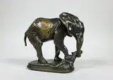 Eléphant déracinant un arbre by Alfred Barye, Epreuve en bronze à patine vert nuancé, sold Jul 2020