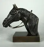 Tête de pur sang by Irénée Rochard, Epreuve en bronze à patine brun nuancé, sold Apr 2020