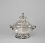 Silber, getrieben, ziseliert; Münzen, vergoldet by Berlin, 7,7 cm; Ø 6,8 cm (3 in.; Ø 2 ⅝ in.), sold Jul 2015