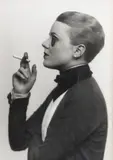 Edna Best photograph in mount by Dorothy Wilding, photograph, offered Mar 2022