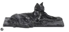 Chat allongé by Théophile Steinlen, Épreuve en bronze à patine brune, sold Sep 2025