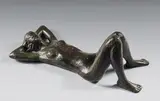 Nu allongé by Louis Derbré, vers 1970, Épreuve en bronze patiné, sold Dec 2023