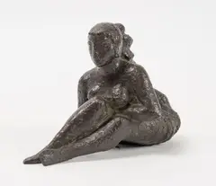 Femme assise, les bras sous les jambes by Georges Oudot, Epreuve en bronze à patine brune, sold Sep 2024