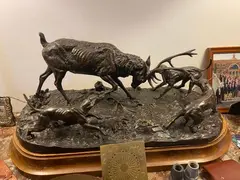 Le combat by Albert-Pierre Laplanche, Bronze à patine sombre signé sur la terrasse, sold Apr 2022