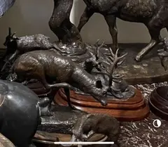 Cerf se grattant by Josechu Lalanda, 1998, Bronze à patine brune sur socle en bois signé et daté, sold Apr 2022