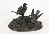 Oiseaux nourrisant les oisillons by Jules Moignez, Bronze à patine brune, sold Nov 2025