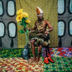 Le Chef (Celui qui a vendu l'Afrique aux colons) by Samuel Fosso, 2007, Photographie en couleur sous Diasec, sold Oct 2020