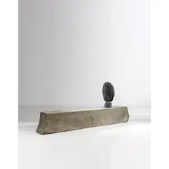 Girl in a boat by Julian Schnabel, 1987, Bronze à patine verte reposant sur une structure en fer peint, sold Jan 2021