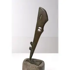 Sans titre by Agustín Cárdenas, 1959, Bronze à patine médaille reposant sur un socle en granit, sold Dec 2021