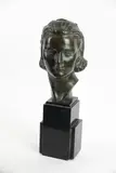 Buste de femme by Ugo Cipriani, Bronze à patine verte, sold Oct 2025