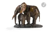 Éléphant et son petit by Ary Bitter, Épreuve en bronze patiné à cire perdue, sold Apr 2025