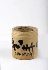Cylindre en by Gaston Chaissac, Terre cuite avec signes peints sur l’extérieur, non daté [1962], sold Jun 2021