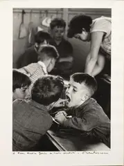 Les écoliers by Robert Doisneau, Photographie signée et dédicacée en bas, sold Nov 2023