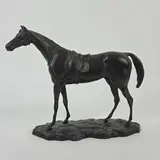 Cheval de course scellé by John Willis Good, Bronze à patine à brune sur socle, sold Jul 2025