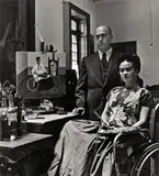 Frida Kahlo und ihr Arzt Dr. Farill, Mexiko by Gisèle Freund, 1951, Späterer Silbergelatineabzug, sold Nov 2012