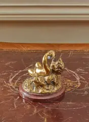 Amour aux cymbales by Louis Kley, Bronze d'édition (anciennement patiné), sur une base en marbre rouge (Usures, sold Feb 2023