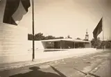 Barcelona Pavillon, Frontseite von Südosten gesehen by Ludwig Mies van der Rohe & Photographie: Berliner Bild-Bericht, 1929, Vintage. Silbergelatineabzug, sold May 2013