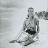 Verushka - Sur la plage by Franco Rubartelli, Photographie, tirage argentique, sold Jun 2022