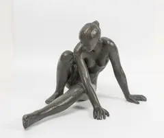 Femme se relevant by Françoise Naudet, Épreuve en bronze à la cire perdue, patine verte, sold Jun 2023