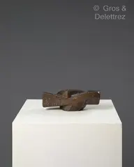 Abstraction horizontale by Siegfried Jonas, Epreuve en bronze patiné monogrammée, sold Oct 2023