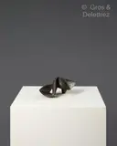 Abstraction pointue by Siegfried Jonas, Epreuve en bronze patiné signée, sold Oct 2023