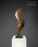Abstraction flamme by Siegfried Jonas, Epreuve en bronze patiné brune signée et numérotée A/F reposant sur un important gradin en, sold Oct 2023
