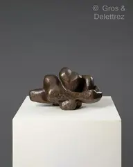 Abstraction bulbeuse horizontale by Siegfried Jonas, Epreuve en bronze patiné brun signée, sold Oct 2023