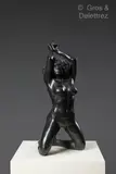 Olivine by Eric Sandri, Epreuve en bronze patiné noir figurant une femme nue à genou, sold Oct 2023