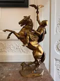 Fauconnier arabe à cheval by Ernest Dubois, Bronze à patine dorée, sold Sep 2025