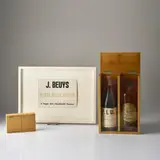 Konvolut Multiples: 'Holzpostkarte', 'Vino F.I.U.', Olivenölflasche, Einladungskarte 'Difesa della Natura by Joseph Beuys, 1974, screenprint, sold Oct 2024