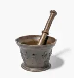 Frankreich, 16./17.Jh by Mörser mit Pistill, bronze, sold Jun 2026