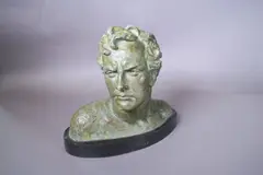 Buste d'homme by Alexandre Ouline, Épreuve en bronze à patine verte, sold Jun 2024