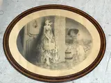 Jeune femme au panier by Louis Icart, Lithographie en couleurs, à vue ovale, sold Jun 2021