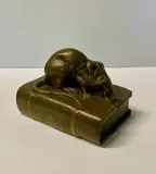 Souris grignotant un livre des contes de La Fontaine by Louis-Albert Carvin, Bronze Susse Frères, sold Jul 2025