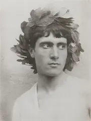 Jeune homme à la couronne de lauriers by Wilhelm von Gloeden, Photographie, tirage albuminé, sold Nov 2021