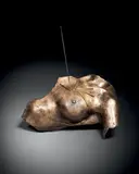 & ARTCURIAL (éditeur) Magnetic evidence, créé en 1983 by Takis, Épreuve en bronze patiné ornementé de six clous et d'une aiguille, sold Jun 2019