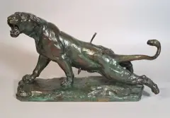 La lionne blessée by Charles Valton, Bronze à patine verte, sold Jun 2025
