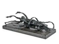 Amour et Psyché (ou Couple couché sur un tube) by Robert Couturier, Épreuve en bronze à patine brune, sold Jun 2025