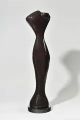 Déesse by Xavier Alvarez, Bronze à patine brun noir nuancé sur socle circulaire en marbre noir, sold Jun 2025