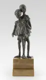 Deux garçons by Alice Winant, Bronze à patine sombre sur socle en bronze doré, sold Dec 2020