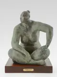 Nu assis by Armando Amaya, Bronze à patine verte, sold Nov 2020
