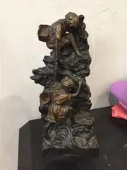 L'escalade by Jean Garnier, Epreuve en bronze patiné et mordoré, sold Jul 2019