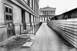 Nationalgalerie Berlin. Undatiert by Evelyn Richter, Silbergelatineabzug, vor 1982, sold May 2017