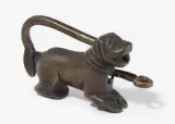 Vorderer Orient, wohl Iran, 19.Jh by Kleines Vorhängeschloss, bronze, sold Dec 2022