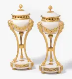 Frankreich, 19.Jh by 1 Paar Brûle-Parfums, bronze, sold Dec 2022