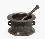 Kleinasien, 15.Jh by Mörser mit Pistill, bronze, sold Sep 2022