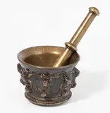 Spanien, 16./17.Jh by Kleiner Mörser mit Pistill, bronze, offered Dec 2020