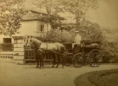 Singapour, types et colons en calèche, c. 1870 by Gustave Richard Lambert, Tirage albuminé, crédit du photographe sur le carton d’exposition, sold Jul 2024